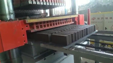 液壓磚機生產泥巴磚