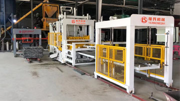 PC磚、透水磚生產(chǎn)現(xiàn)場(chǎng)